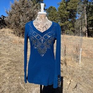 Rock & Roll Cowgirl lovely shade of blue studded pullover, L